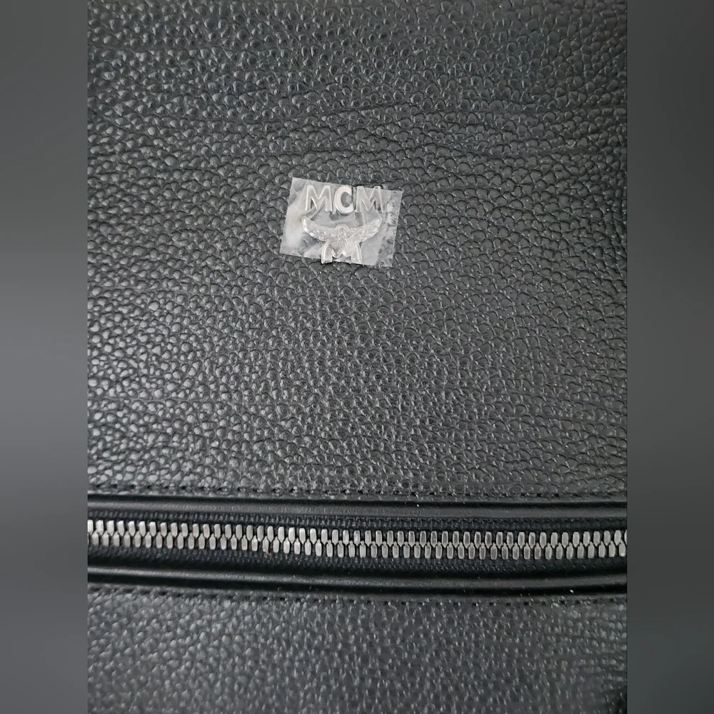 $1250 Brand New MCM Markus Leather Men Medium Shoulder Bag Black